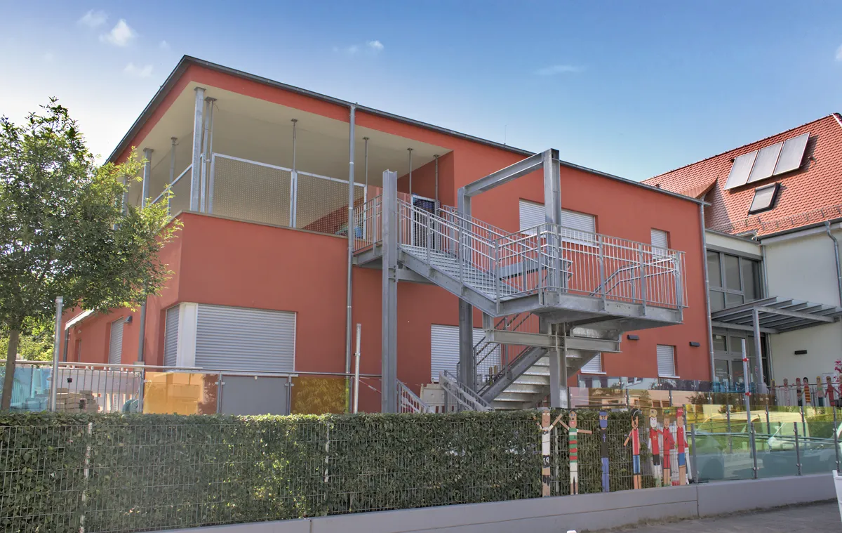 Umbau + Erweiterung Kindergarten + Wohnheim