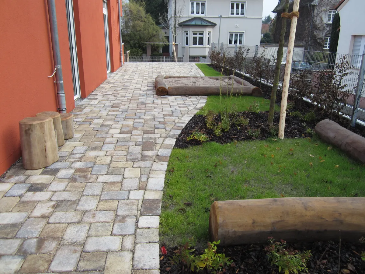 Umbau + Erweiterung Kindergarten + Wohnheim